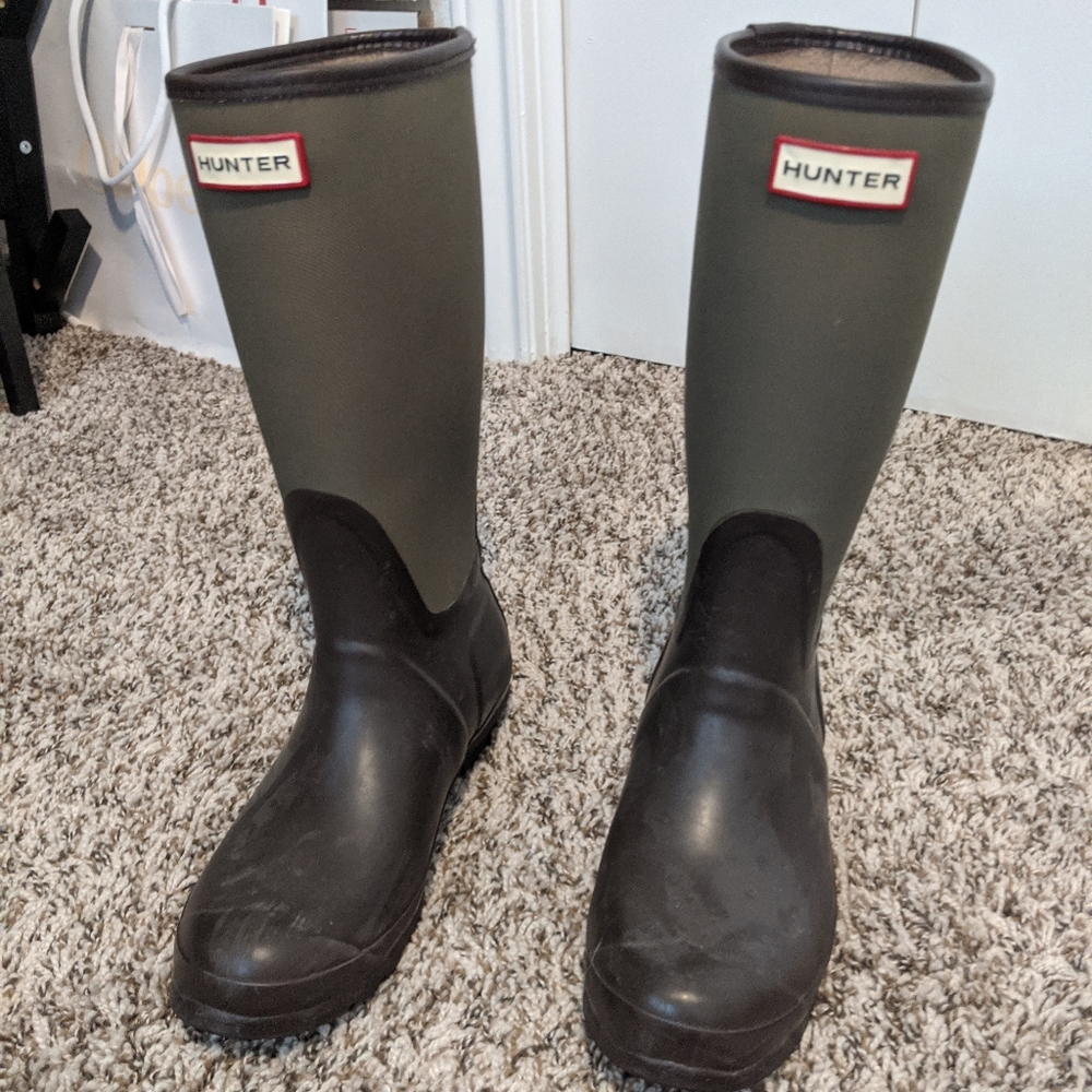 Women's Hunter rain boots.